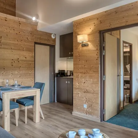Les Loges Blanches Hotel 4*