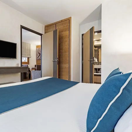 Les Loges Blanches 4* 梅杰夫